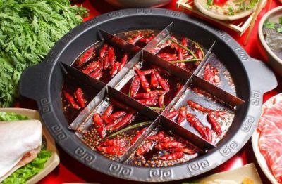 重慶火鍋店專用底料哪個(gè)火鍋底料生產(chǎn)廠家好？