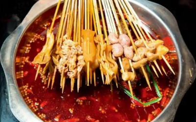 重慶串串香美味秘訣何在？批發(fā)為何重要？