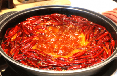 火鍋店的紅油究竟有何獨(dú)特魅力？其售價(jià)又該如何定奪？