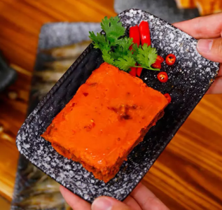 如何慧眼識(shí)牛油紅油底料？秘訣在手，美味即成半！